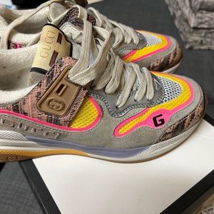 Gucci sneakers authentic almost brand new worn just once